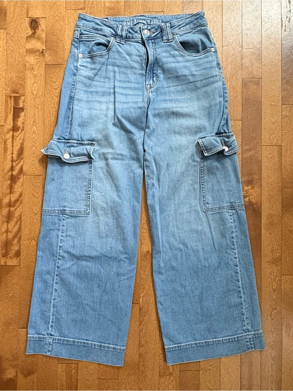 American Eagle Super High-Rise Baggy Wide Leg Cargo Jeans - Size 6 Short
